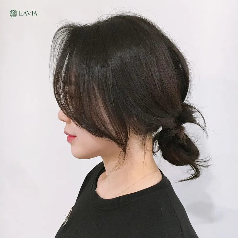 2. Tóc búi đơn giản